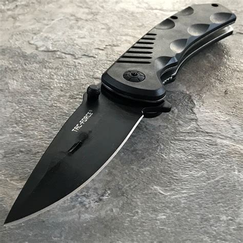 are pocket knives legal in china